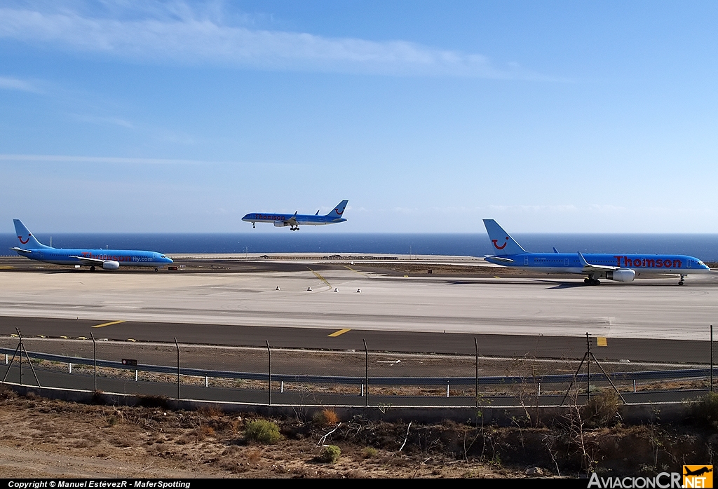 G-OOBN - Boeing 757-2G5 - Thomsonfly