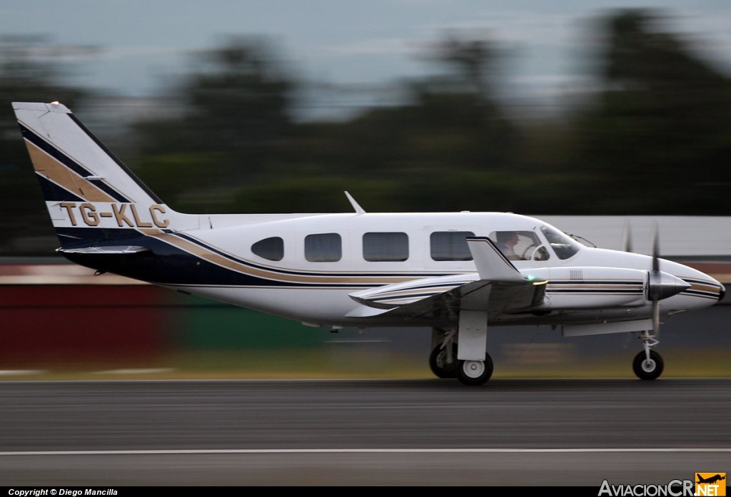 TG-KLC - Piper PA-31-310 Navajo - Privado