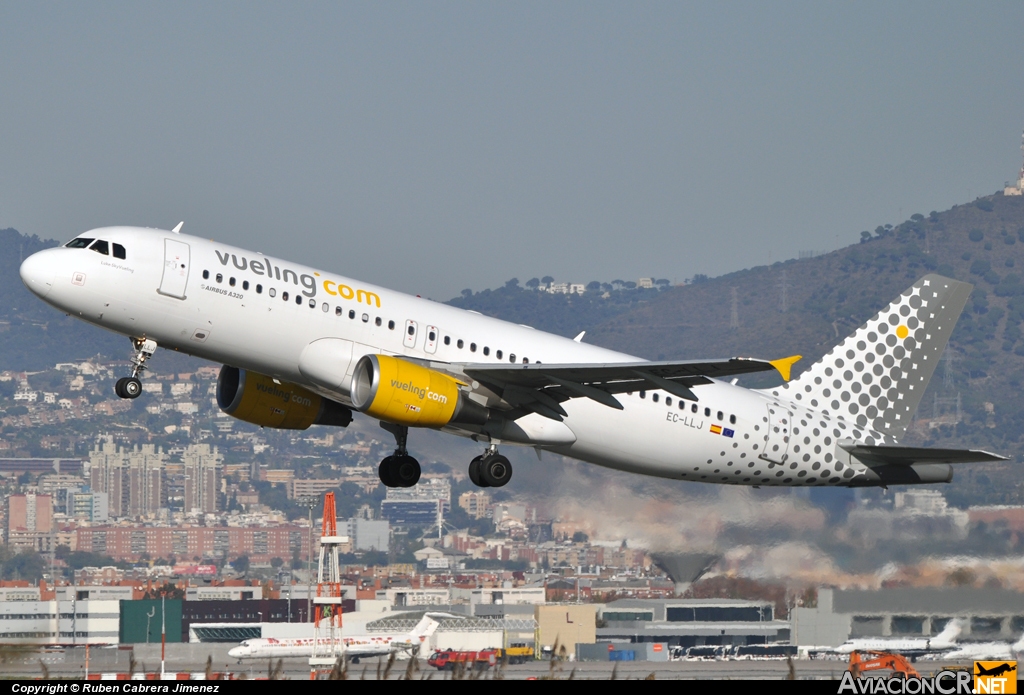 EC-LLJ - Airbus A320-214 - Vueling