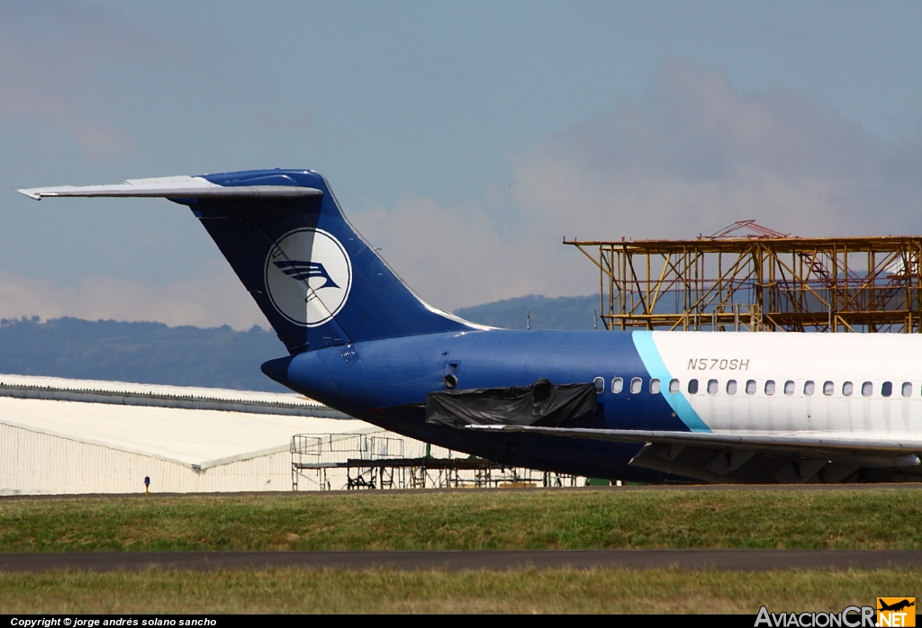 N570SH - McDonnell Douglas MD-82 (DC-9-82) - UM Air