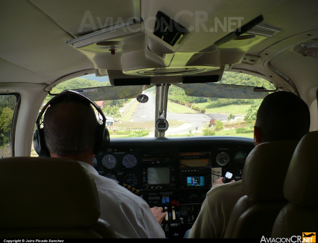 TI-AUA - Piper PA-34-200T Seneca II - Aerobell