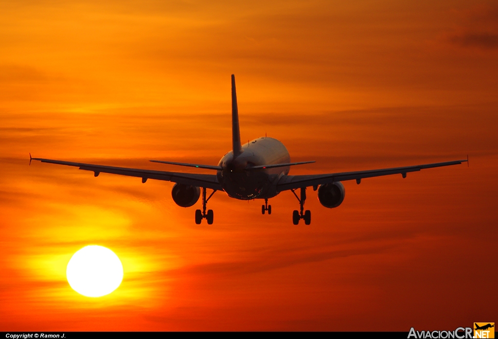 EC-KHJ - Airbus A320-214 - Iberia