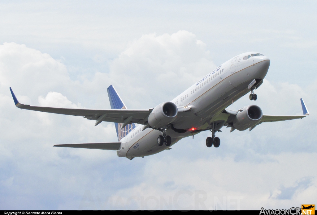N76523 - Boeing 737-824 - Continental Airlines (United Airlines)