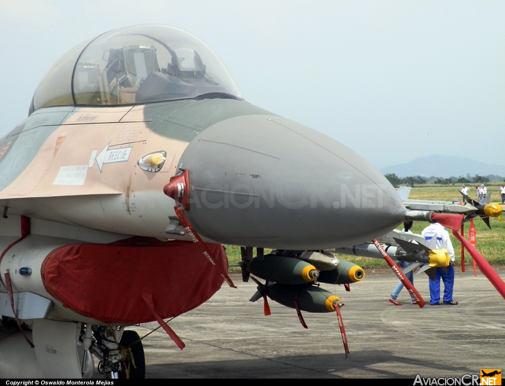 7635 - General Dynamics F-16B Fighting Falcon - Fuerza Aérea Venezolana