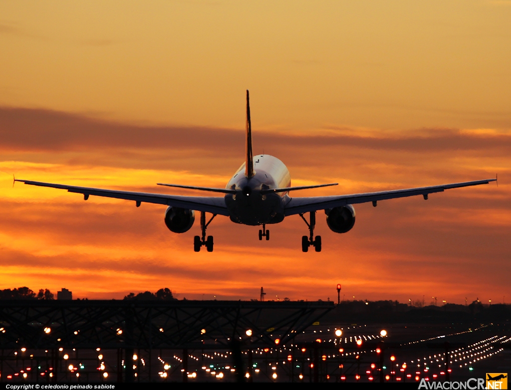 EC-ILS - Airbus A320-214 - Iberia