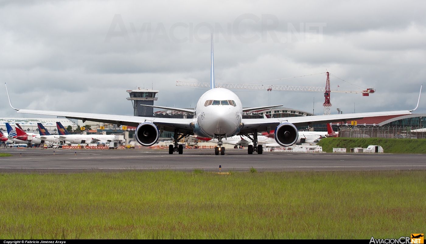 D-ABUZ - Boeing 767-330(ER) - Condor