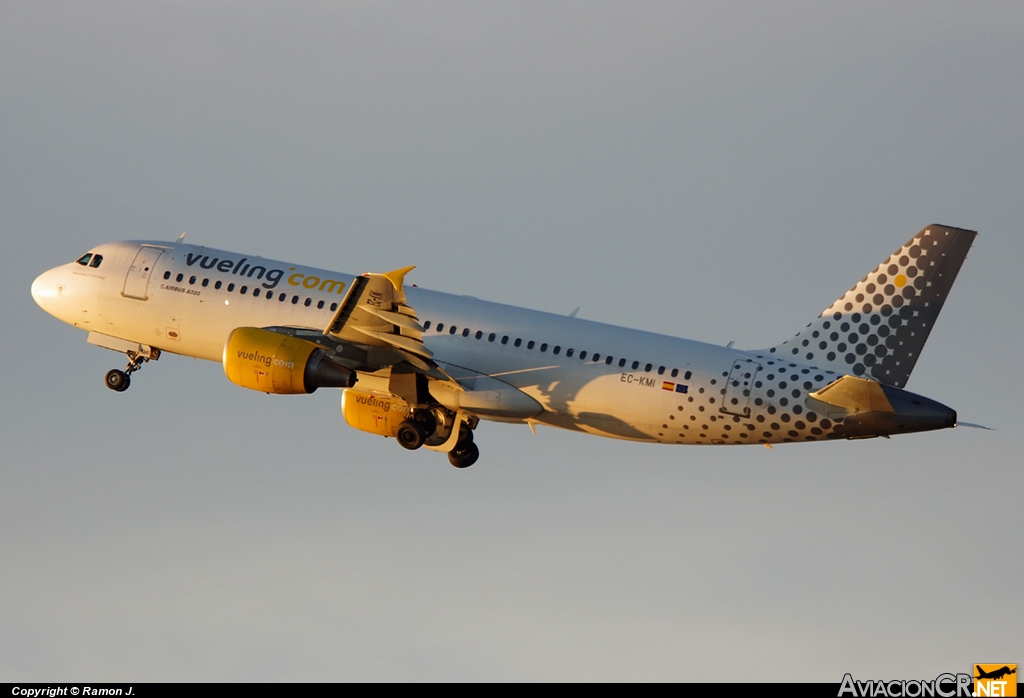 EC-KMI - Airbus A320-216 - Vueling