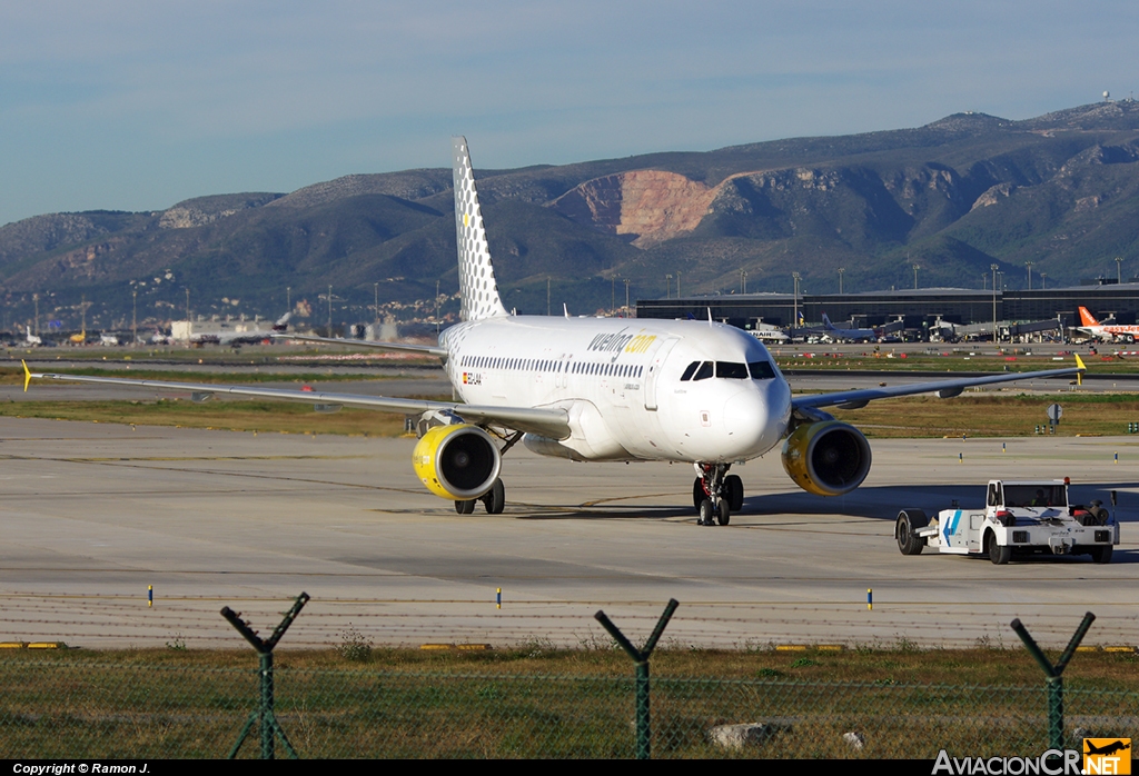 EC-LAA - Airbus A320-214 - Vueling