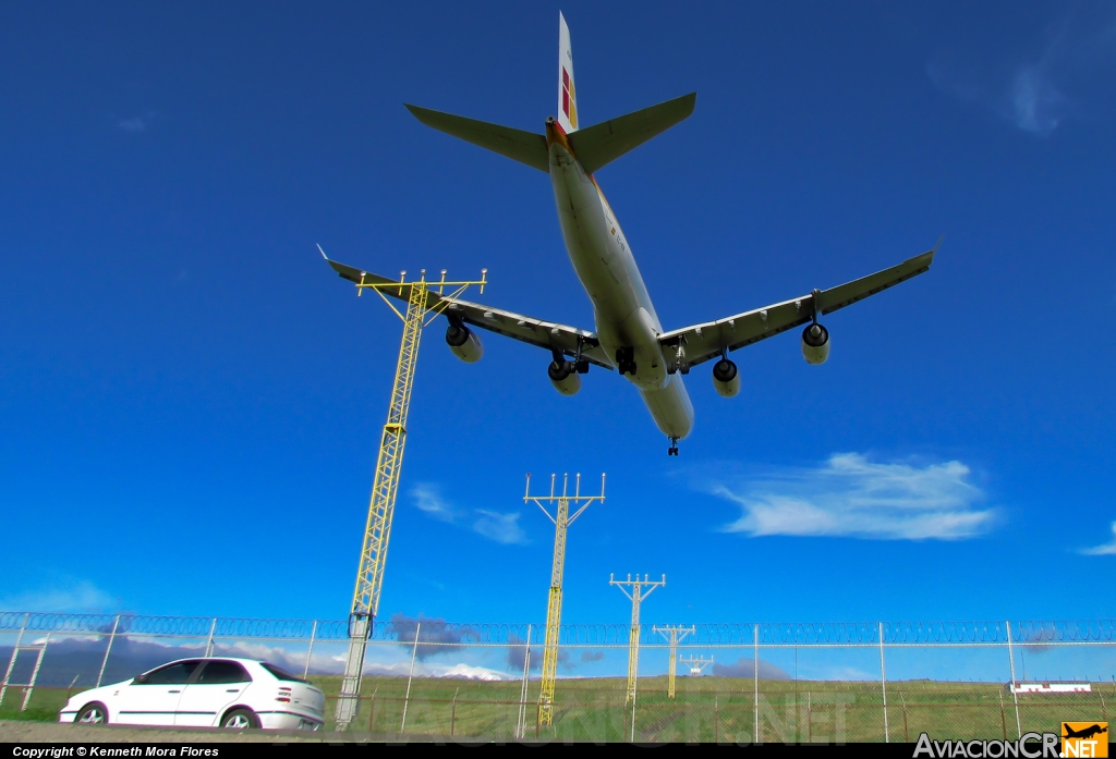 EC-IOB - Airbus A340-642 - Iberia