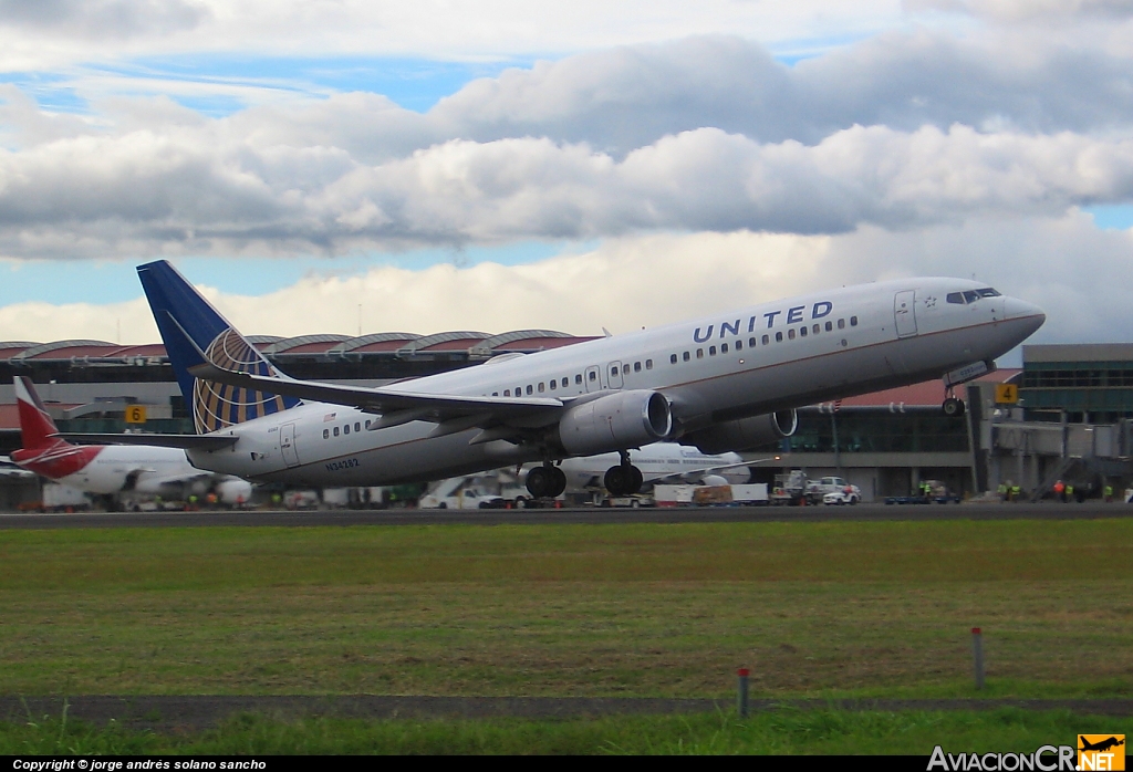 N34282 - Boeing 737-824 - United (Continental Airlines)