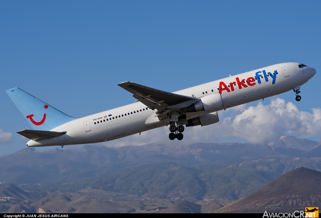 PH-AHX - Boeing 767-383/ER - ArkeFly