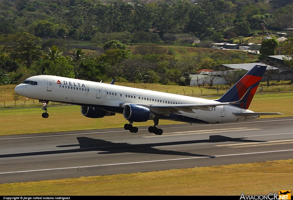 N689DL - Boeing 757-232 - Delta Air Lines