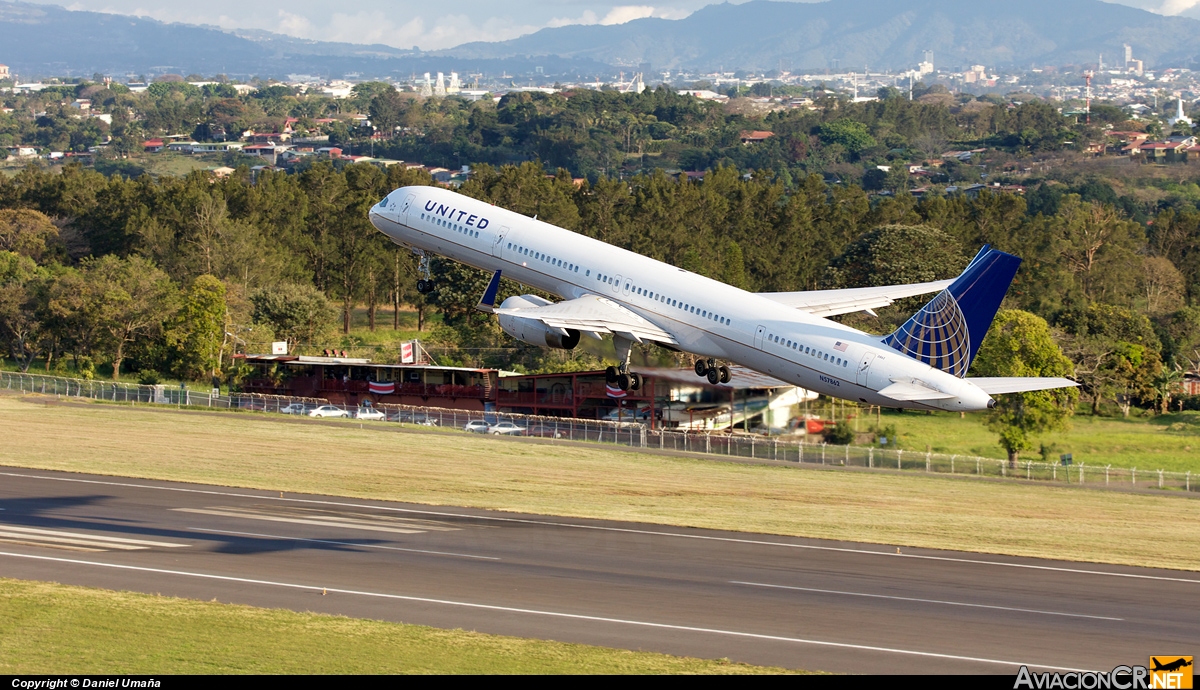 N57862 - Boeing 757-33N - United Airlines