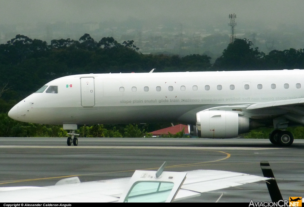 XA-AYJ - Embraer ERJ-190-100ECJ Lineage 1000 - Omniflys