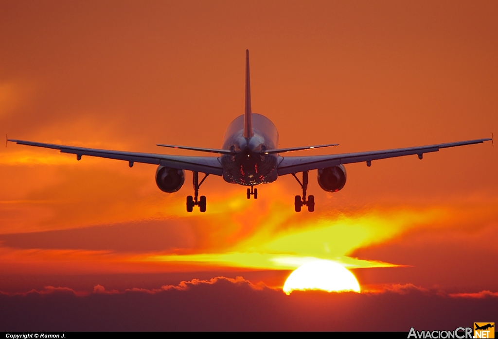 EC-LOC - Airbus A320-214 - Vueling