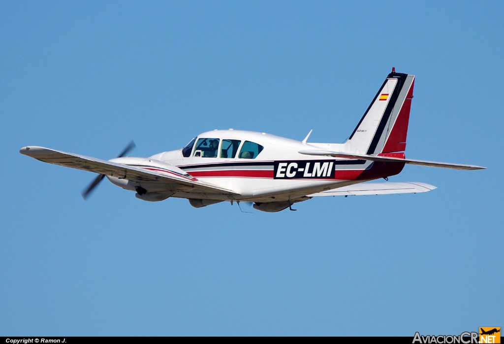 EC-LMI - Piper PA-23-250 Aztec F - Privado