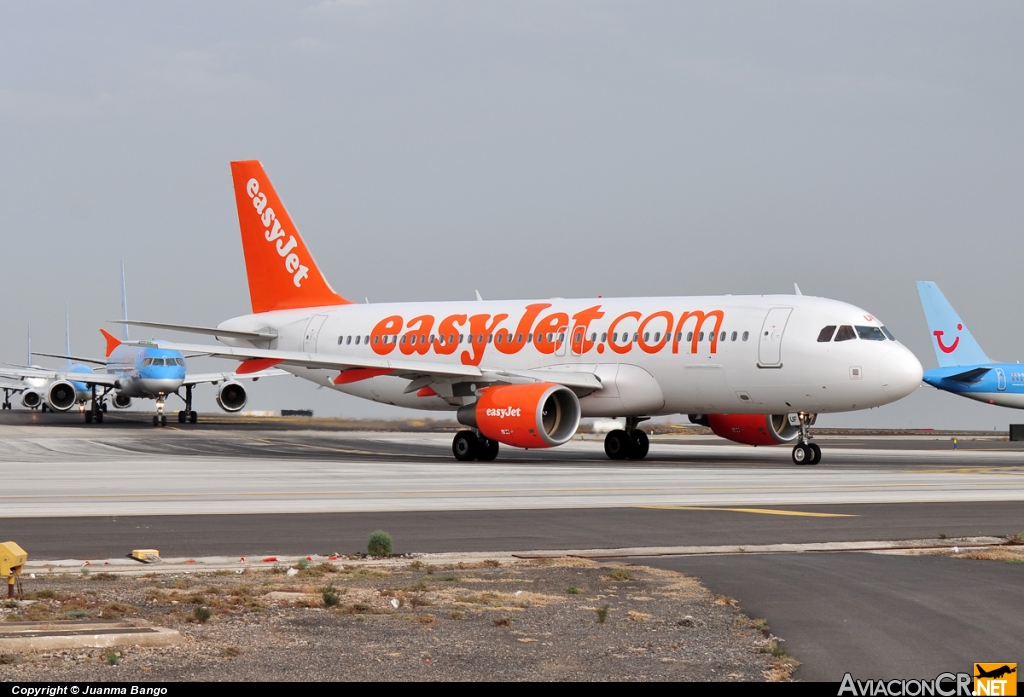 G-EZUJ - Airbus	A-320-214 - EasyJet Airline