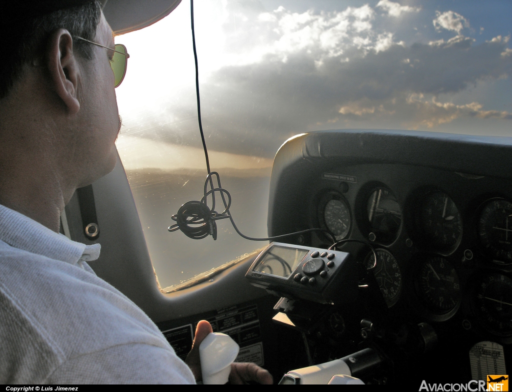 TI-AWA - Cessna 182H - Privado