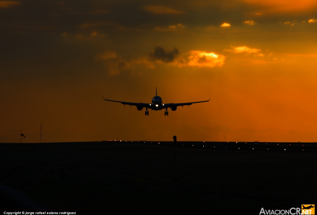 C-GTSJ - Airbus A330-243 - Skyservice Airlines