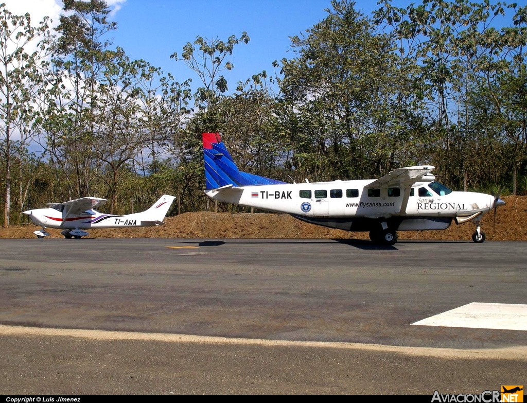 TI-AWA - Cessna 182H - Privado