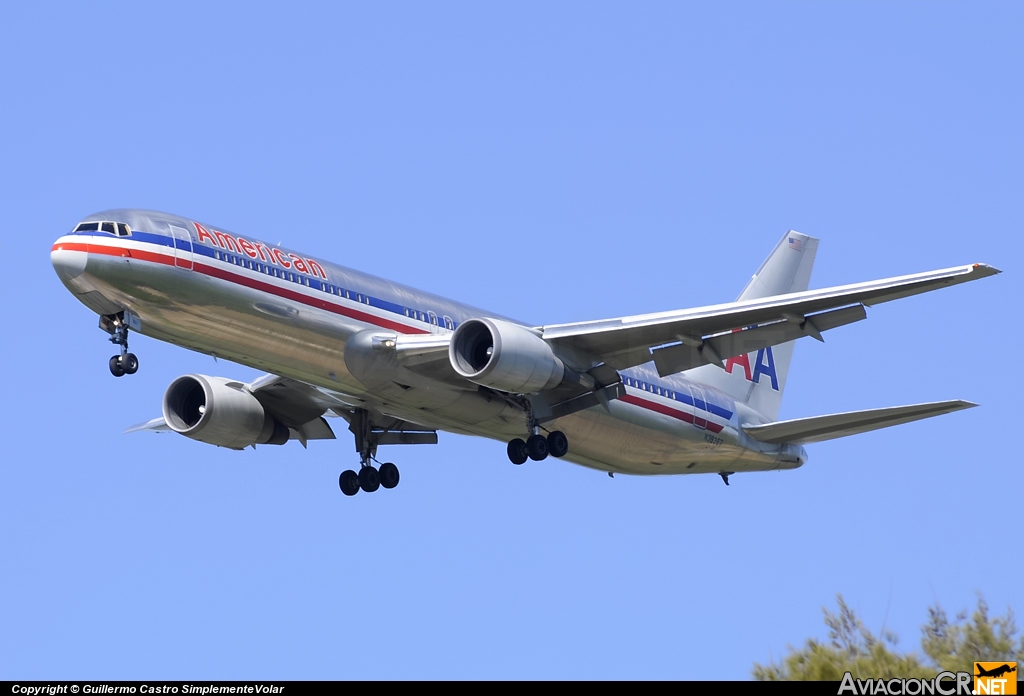 N39367 - Boeing 767-323/ER - American Airlines