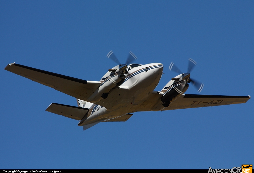 TI-AZI - Beechcraft 90 King Air - Privado