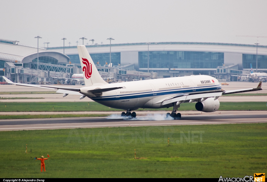 B-6530 - Airbus A330-343X - Air China