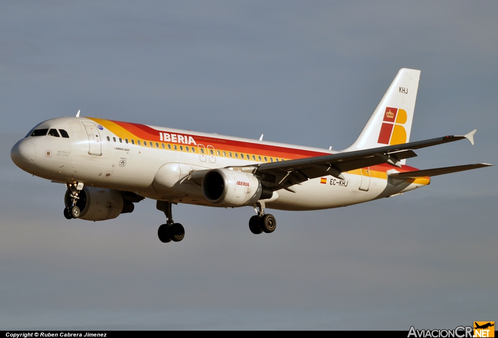 EC-KHJ - Airbus A320-214 - Iberia