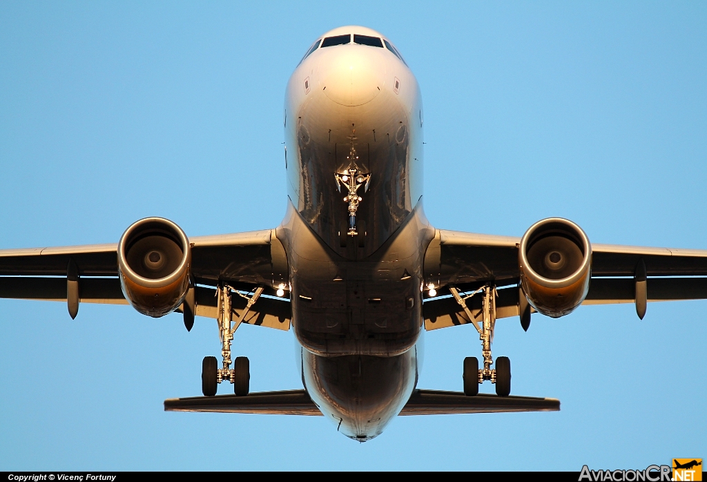 EC-KJD - Airbus A320-216 - Vueling