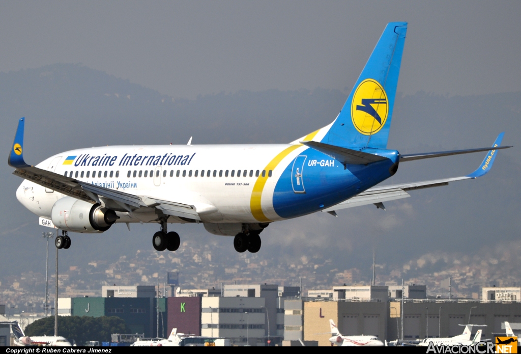 UR-GAH - Boeing 737-32Q - Ukraine International