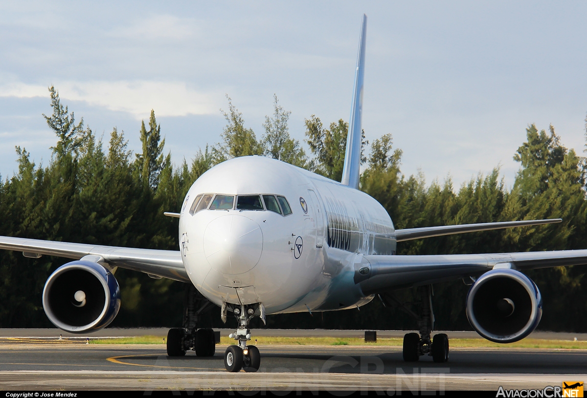 D-ABUZ - Boeing 767-330(ER) - Condor