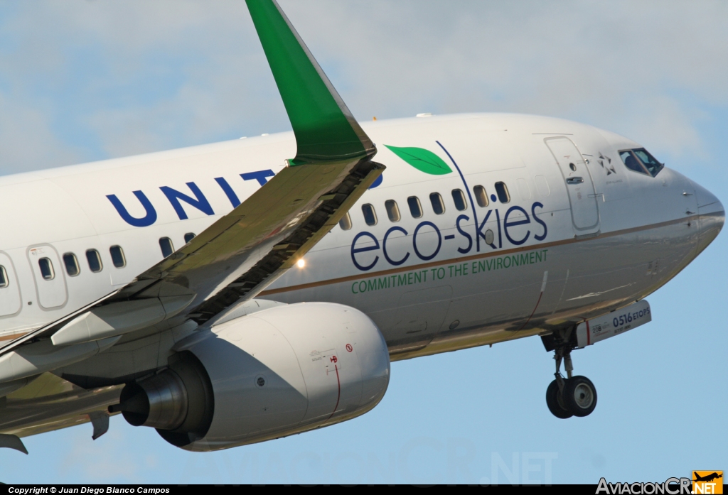 N76516 - Boeing 737-824 - United Airlines