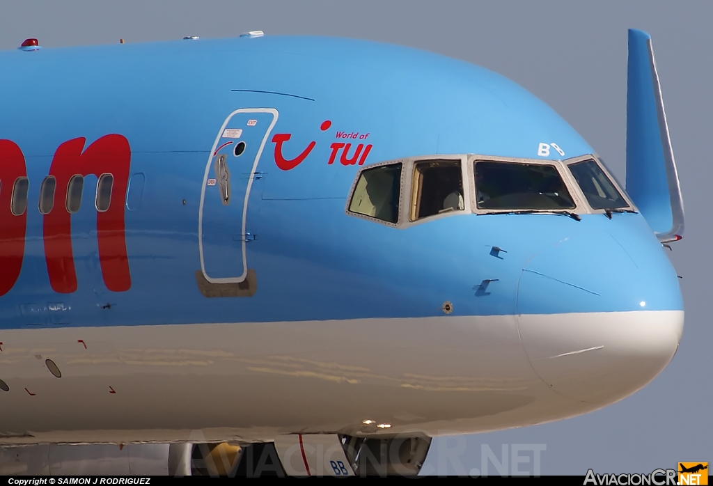 G-OOBB - Boeing 757-28A - Thomson Airways