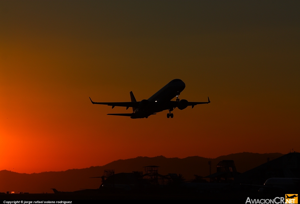 N936TA - Embraer 190-100IGW - TACA