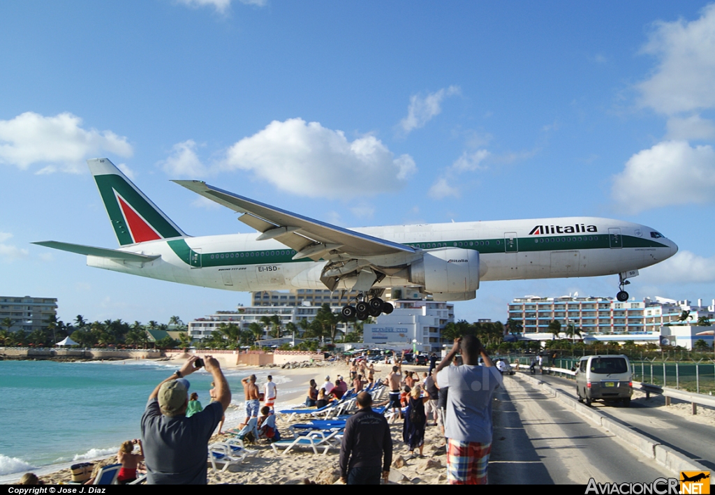 EI-ISD - Boeing 777-243/ER - Alitalia