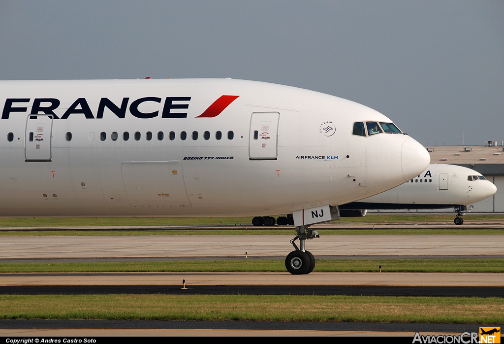 F-GZNJ - Boeing 777-328/ER - Air France