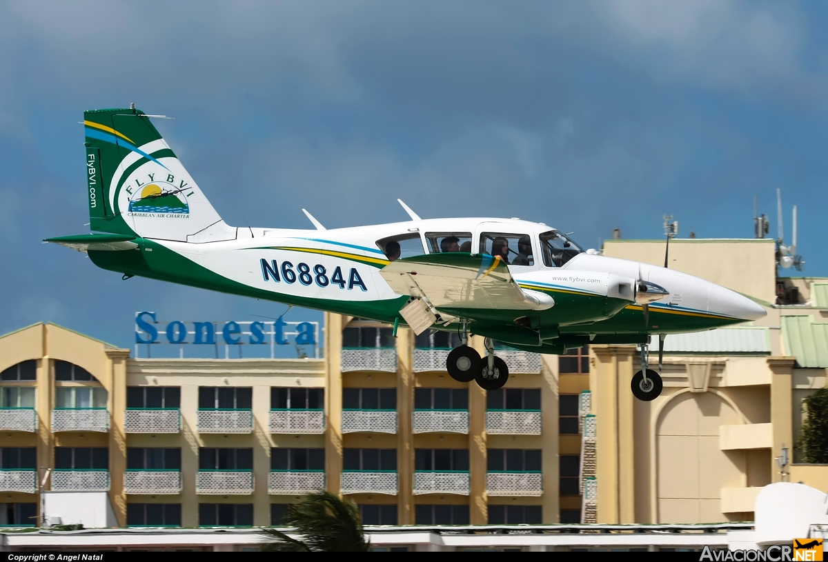 N6884A - Piper PA-23-250 Aztec F - Privado