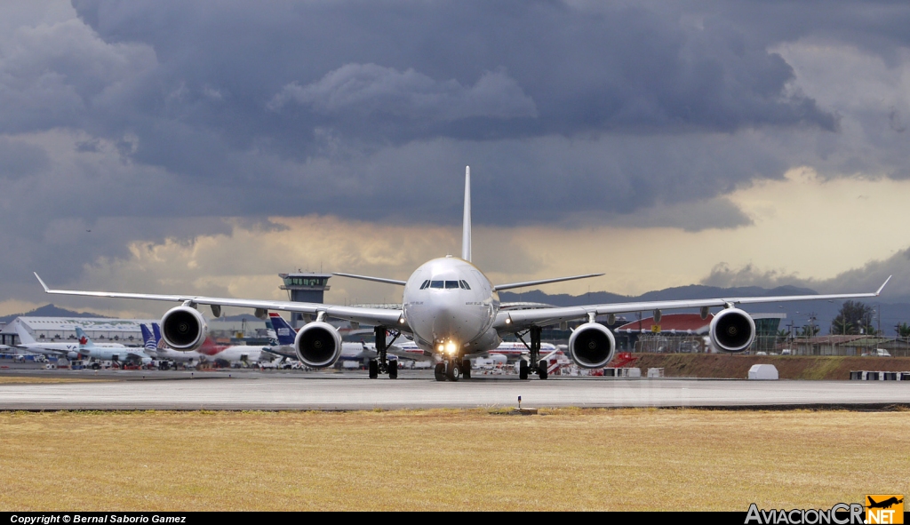 EC-IZX - Airbus A340-642 - Iberia