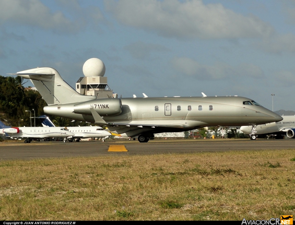 N711NK - Bombardier BD-100-1A10 Challenger 300 - Privado