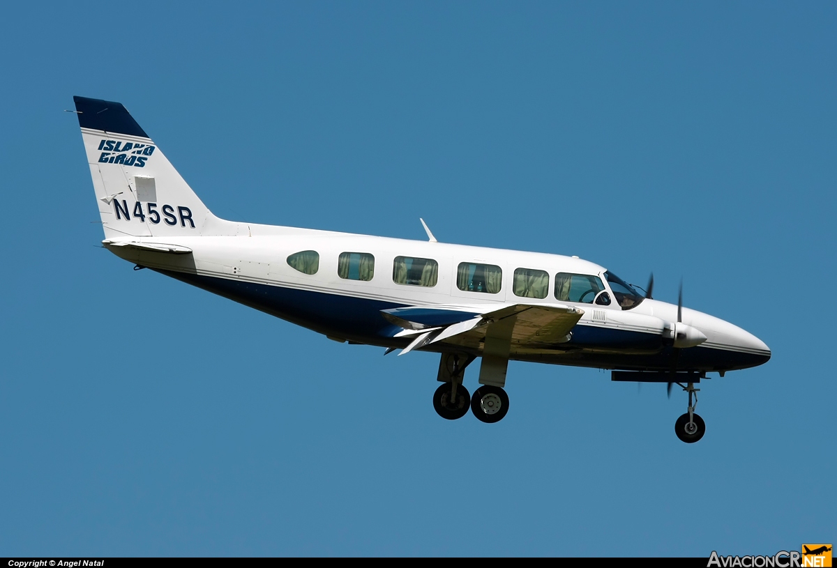 N45SR - Piper PA-31-350 Chieftain - Island Birds