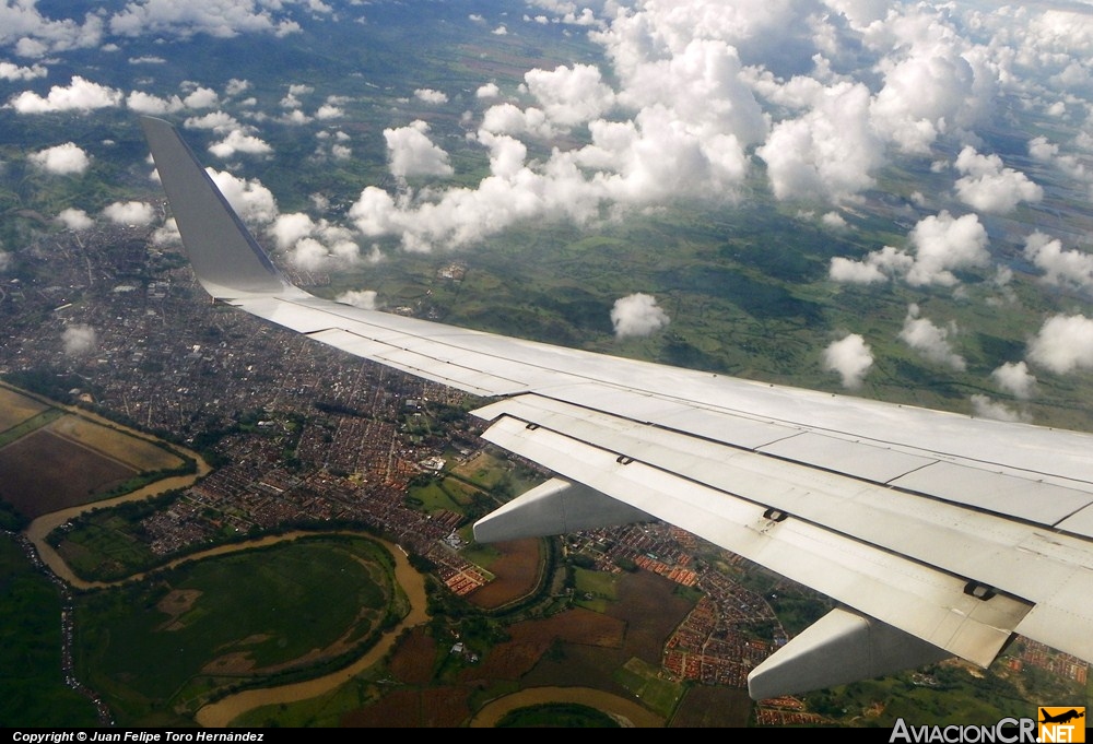 EI-EEV - Boeing 737-73S - LAN Colombia