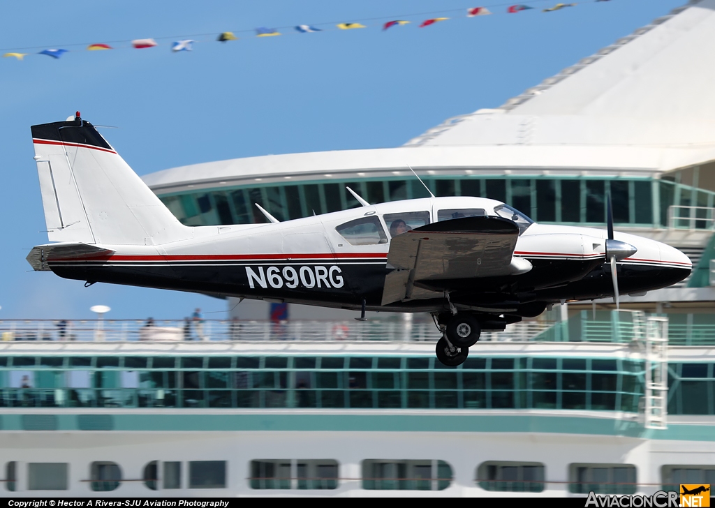 N690RG - Piper PA-23-250 Aztec D - Privado