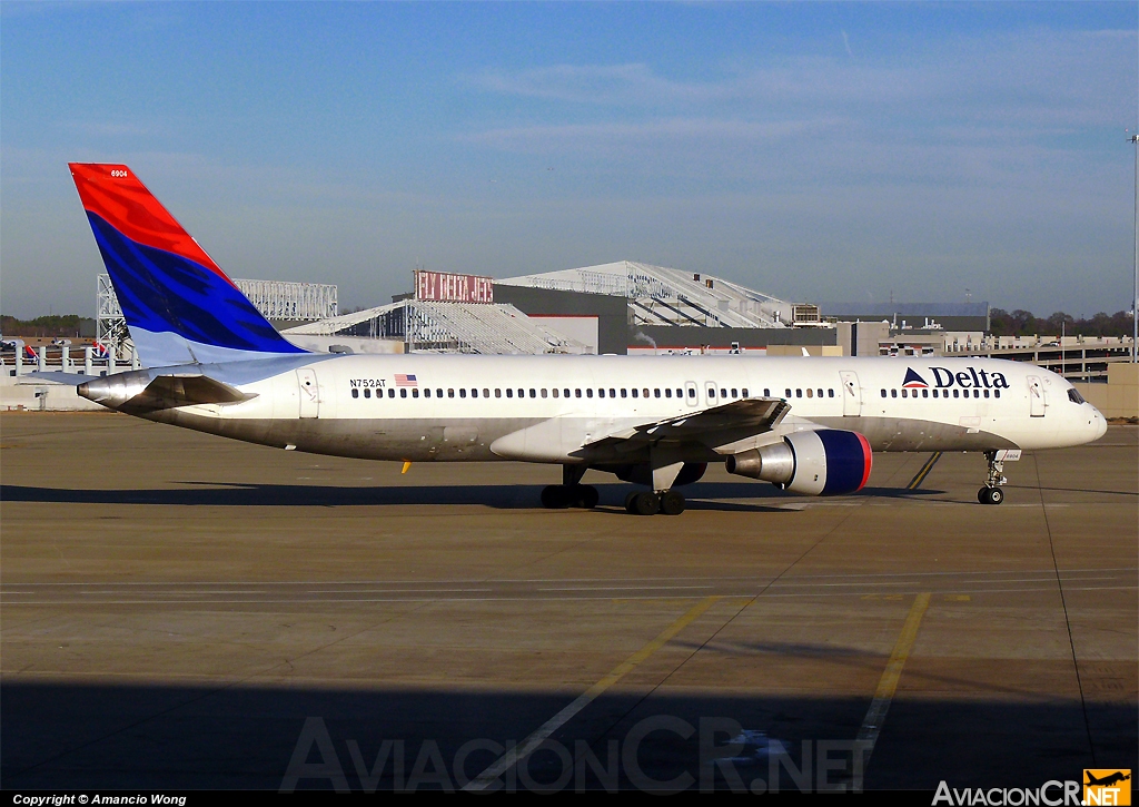 N752AT - Boeing 757-212 - Delta Air Lines