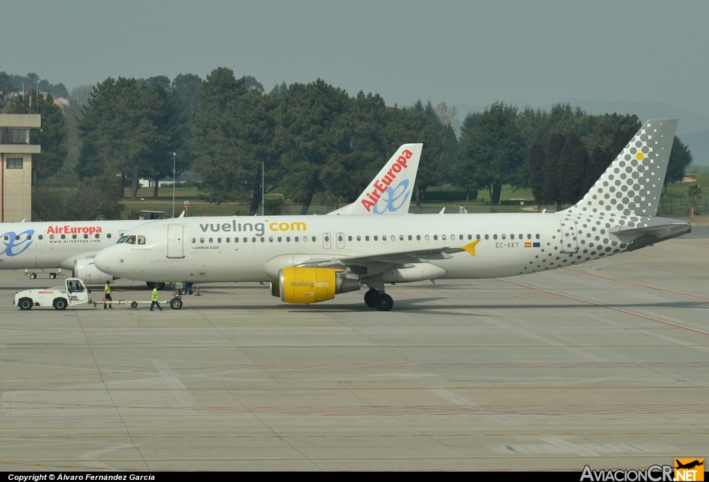 EC-KKT - Airbus A320-214 - Vueling