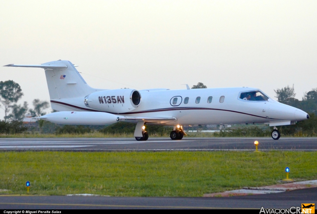 N135AV - Learjet 35 - Desconocida