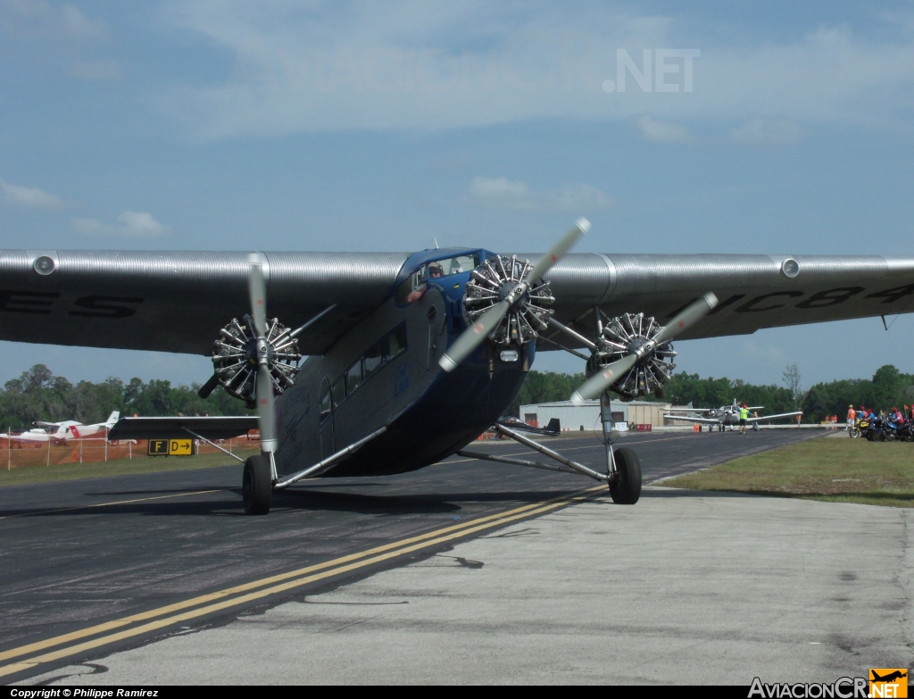 NC8407 - Ford 4-AT-E Tri-Motor - Privado