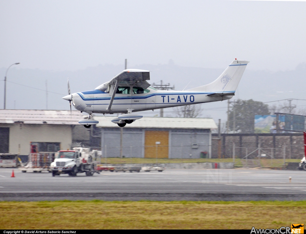 TI-AVO - Cessna 182P Skylane - Aerotour