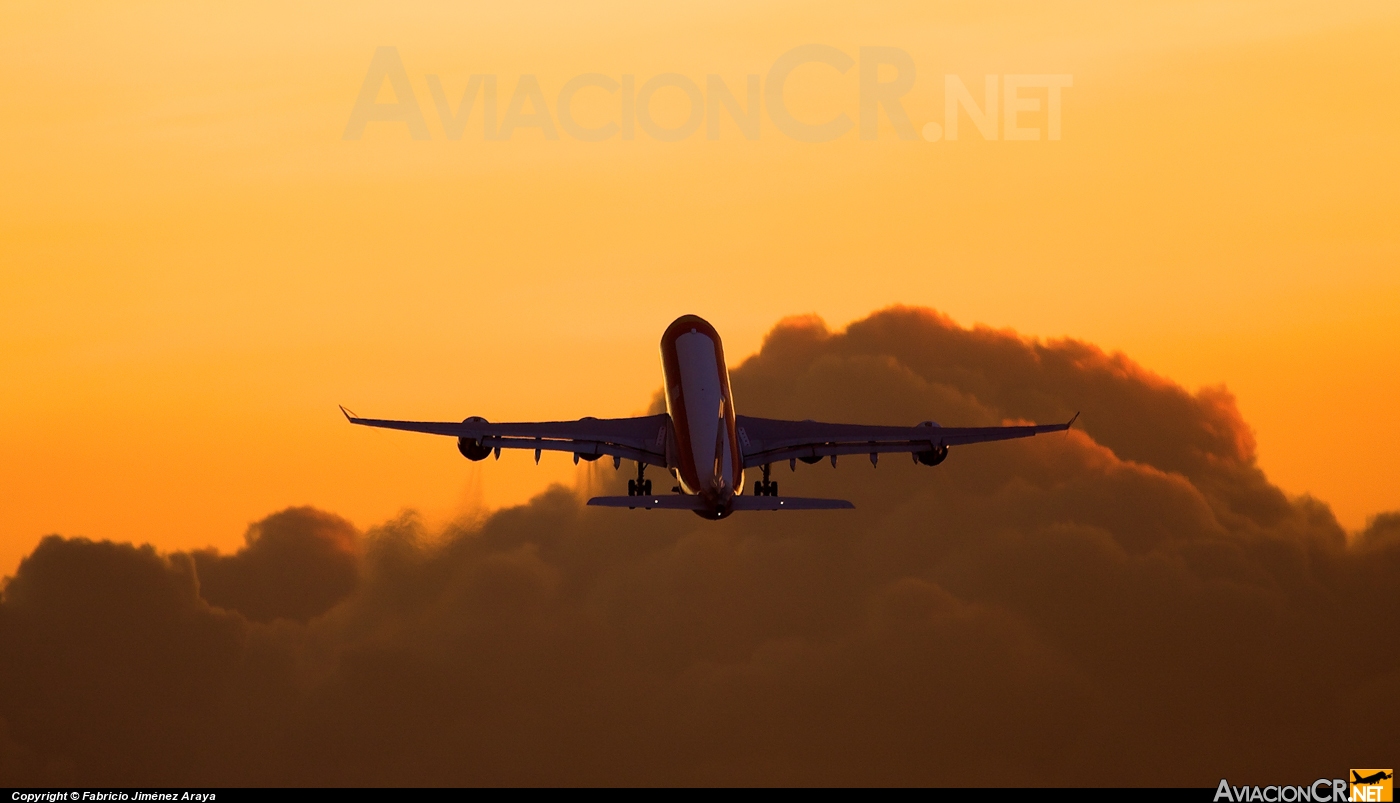 EC-JNQ - Airbus A340-642 - Iberia