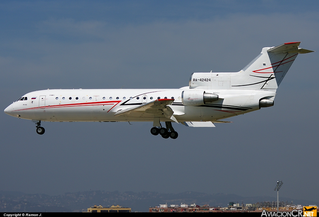 RA-42424 - Yakovlev Yak-42D - Lukoil-Avia