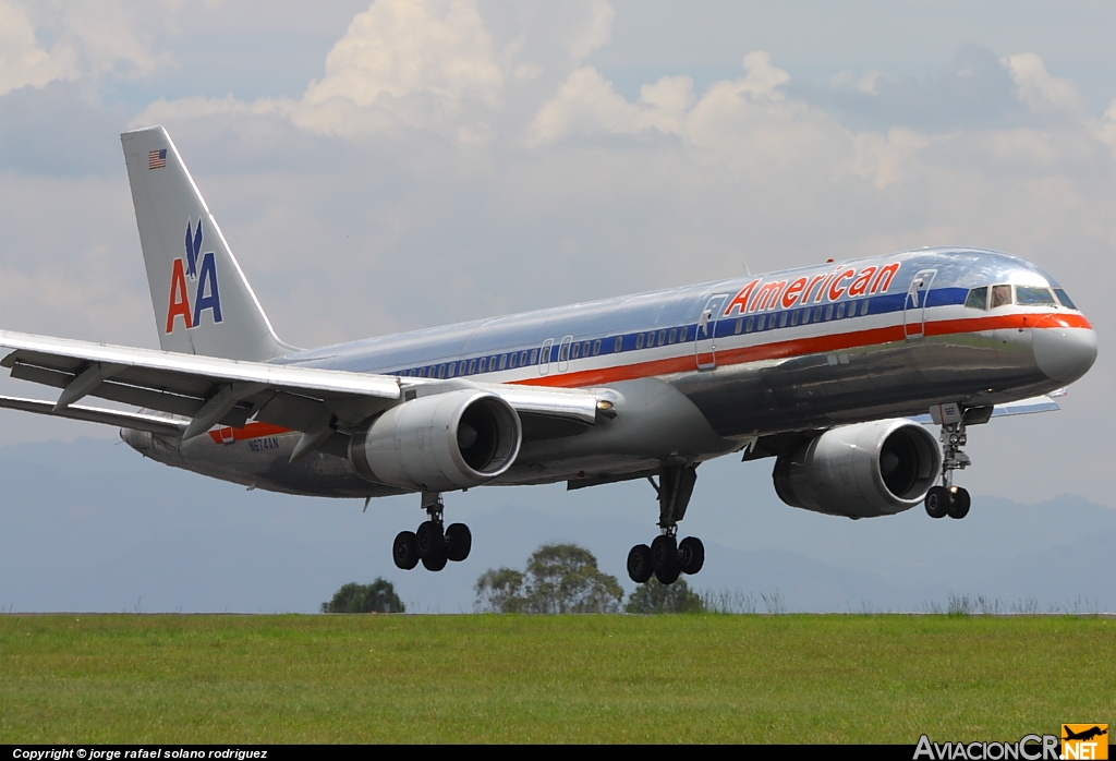 N674AN - Boeing 757-223 - American Airlines